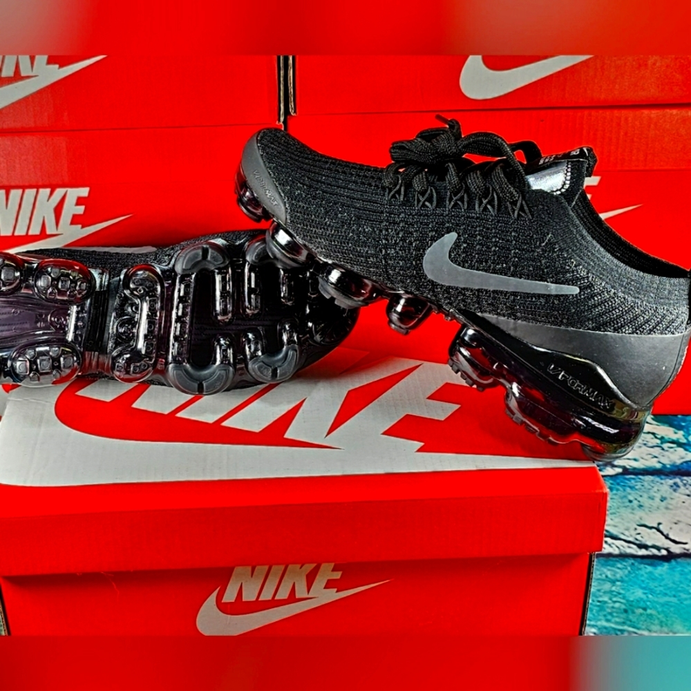 Nike air max vapormax triple black for women sneakers flyknit brand new in box - Picture 2 of 7